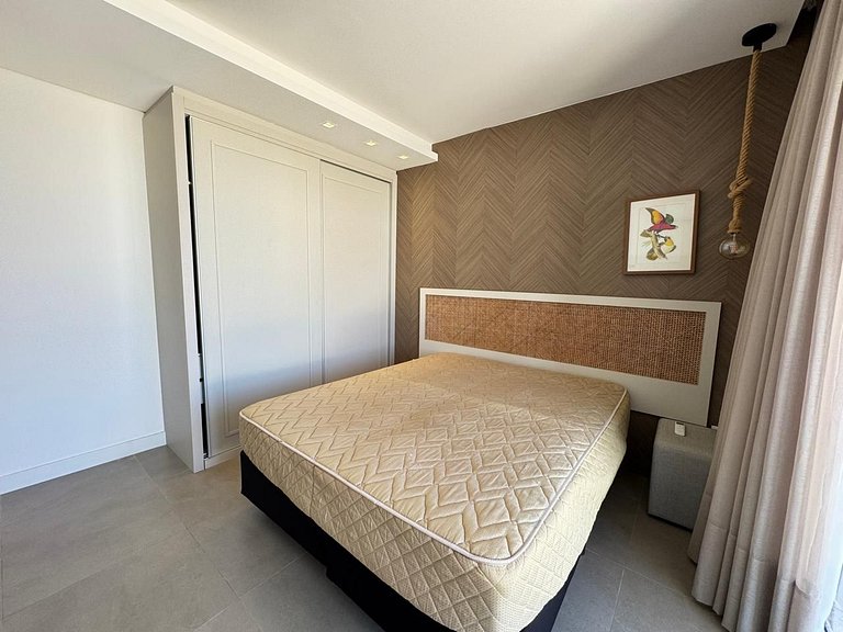 Ampla Cobertura Duplex com Hidro a 20m da Praia de Bombas