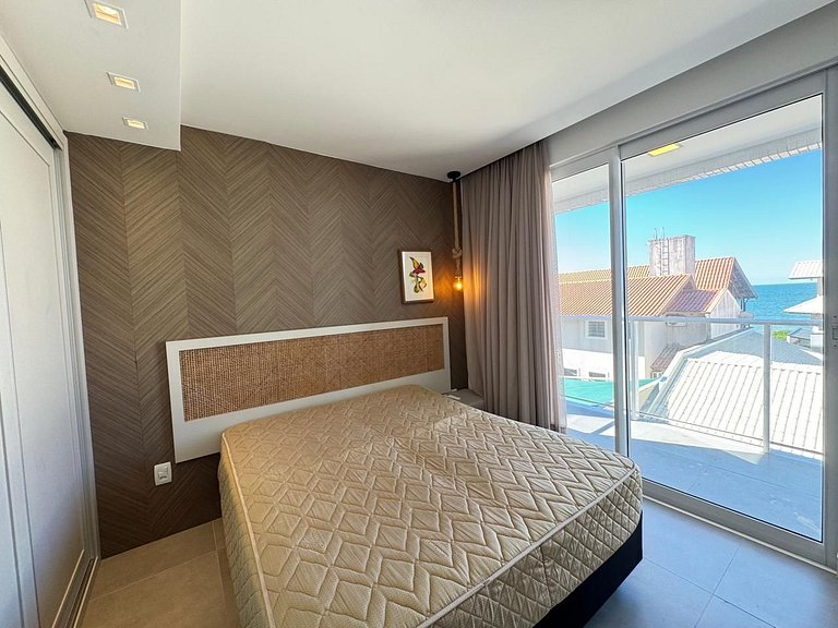 Ampla Cobertura Duplex com Hidro a 20m da Praia de Bombas