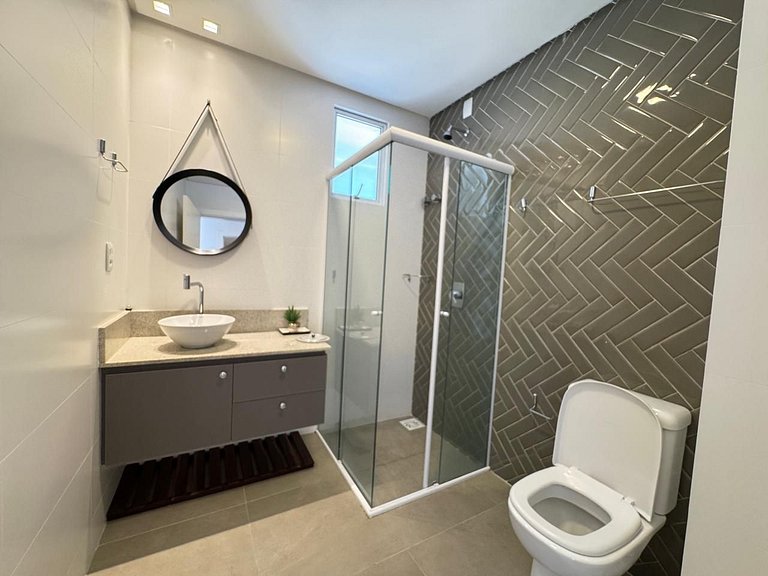 Ampla Cobertura Duplex com Hidro a 20m da Praia de Bombas