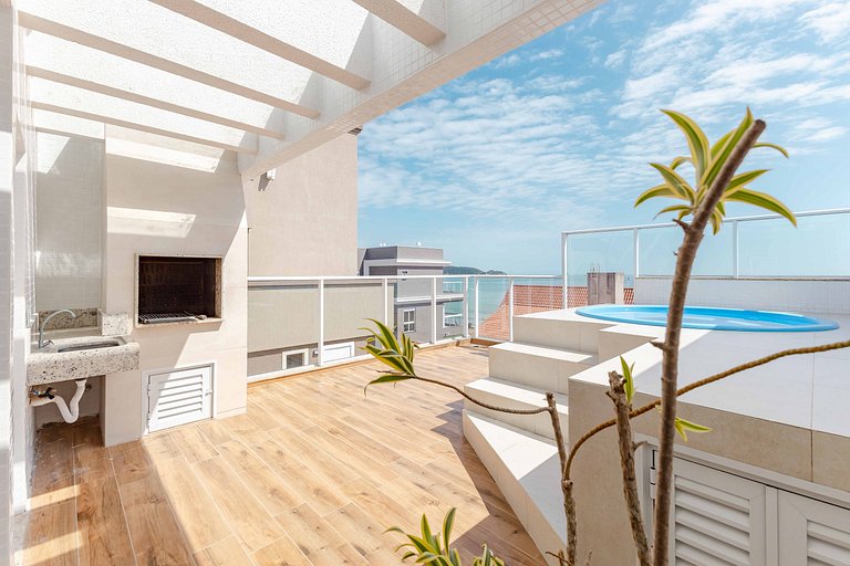 Ampla Cobertura Duplex com Hidro a 20m da Praia de Bombas