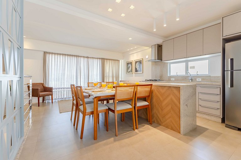 Ampla Cobertura Duplex com Hidro a 20m da Praia de Bombas