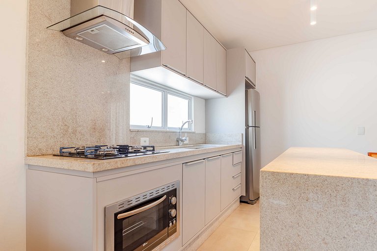 Ampla Cobertura Duplex com Hidro a 20m da Praia de Bombas