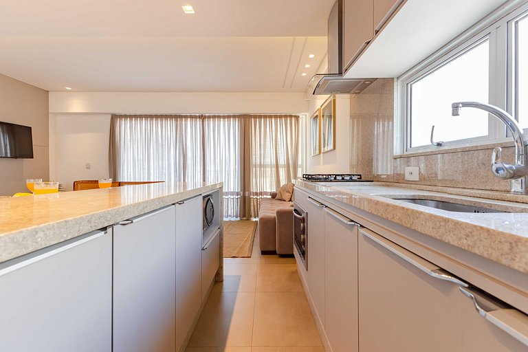 Ampla Cobertura Duplex com Hidro a 20m da Praia de Bombas