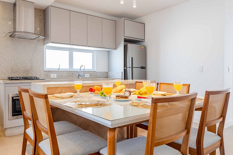 Ampla Cobertura Duplex com Hidro a 20m da Praia de Bombas