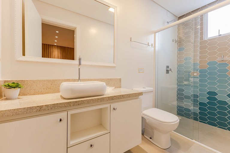 Ampla Cobertura Duplex com Hidro a 20m da Praia de Bombas