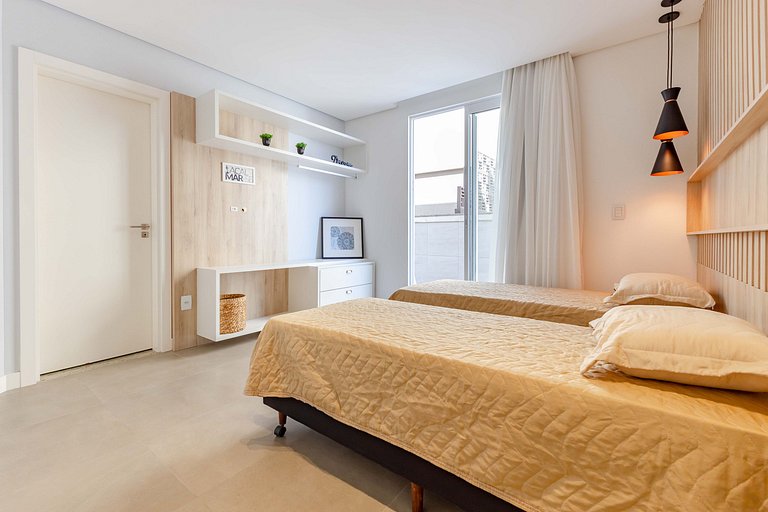 Ampla Cobertura Duplex com Hidro a 20m da Praia de Bombas