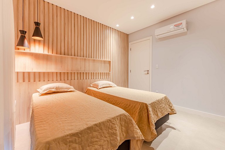 Ampla Cobertura Duplex com Hidro a 20m da Praia de Bombas