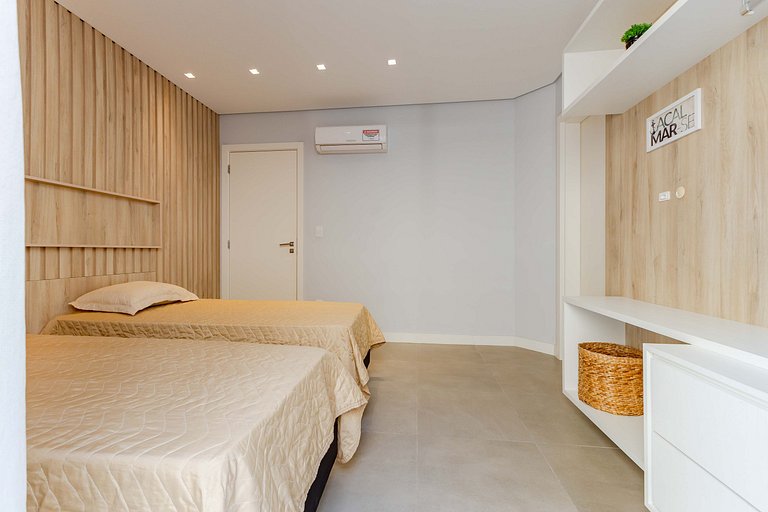 Ampla Cobertura Duplex com Hidro a 20m da Praia de Bombas