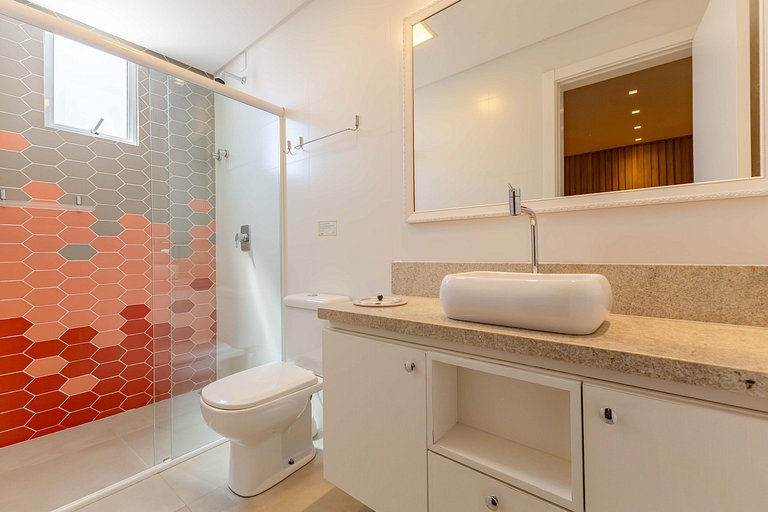 Cobertura Duplex com Hidro a 20m da Praia de Bombas