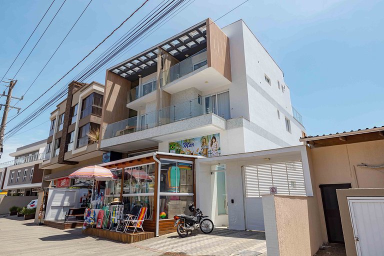 Ampla Cobertura Duplex com Hidro a 20m da Praia de Bombas