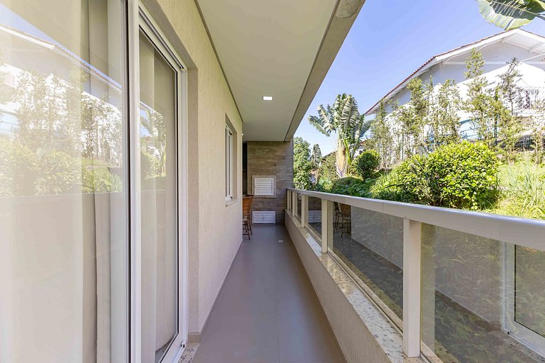 Amplo Apto a 150 Metros da Praia de Bombinhas