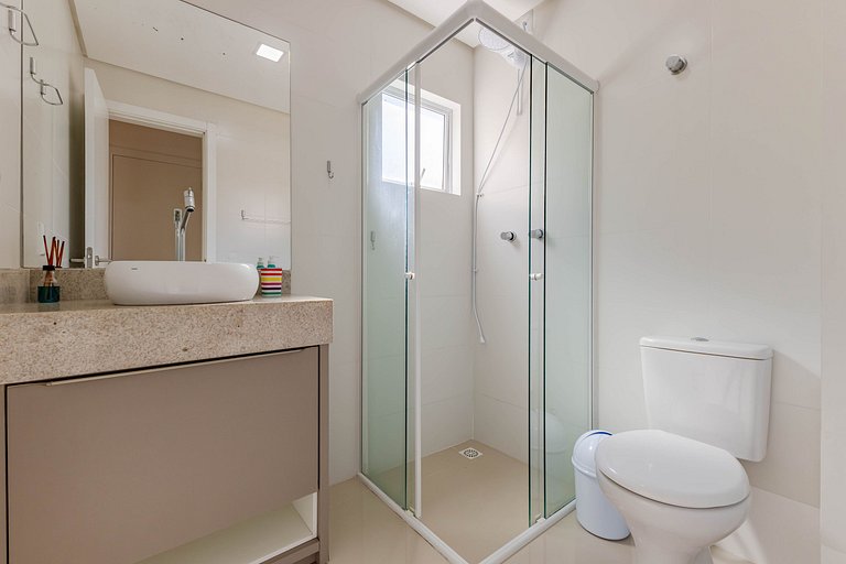 Amplo Apto a 150 Metros da Praia de Bombinhas