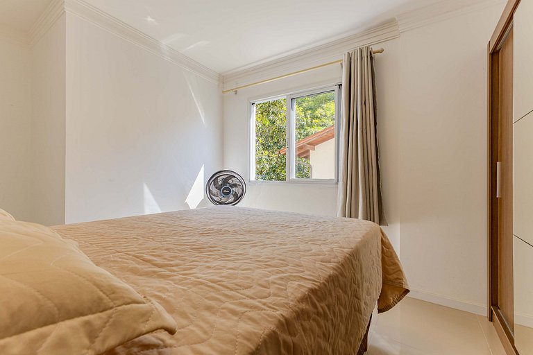 Amplo Apto a 150 Metros da Praia de Bombinhas