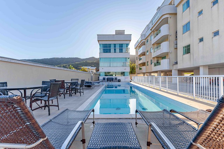 Apto Aconchegante na Praia de Bombas com Piscina