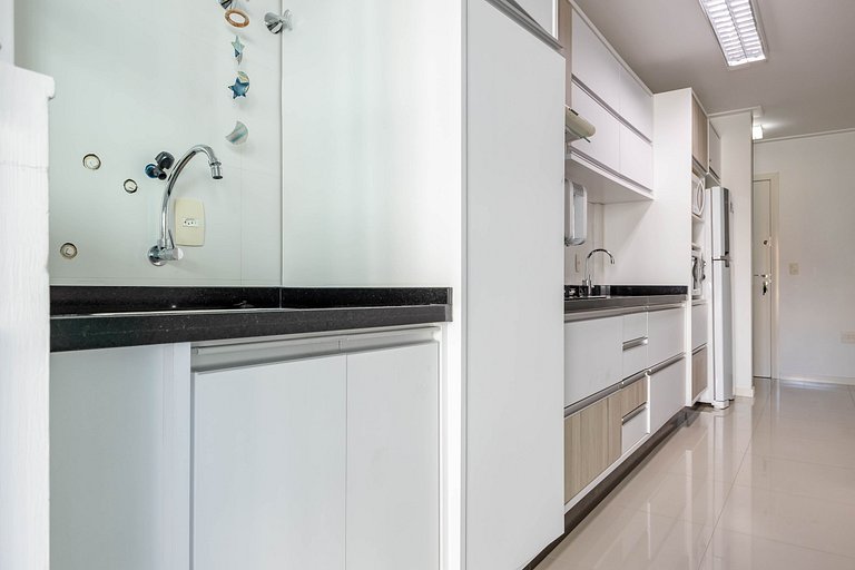 Amplo Apto Bem Localizado a 200 metros da Praia