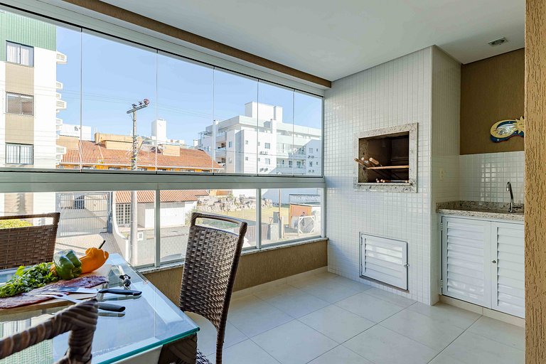 Amplo Apto Bem Localizado a 200 metros da Praia