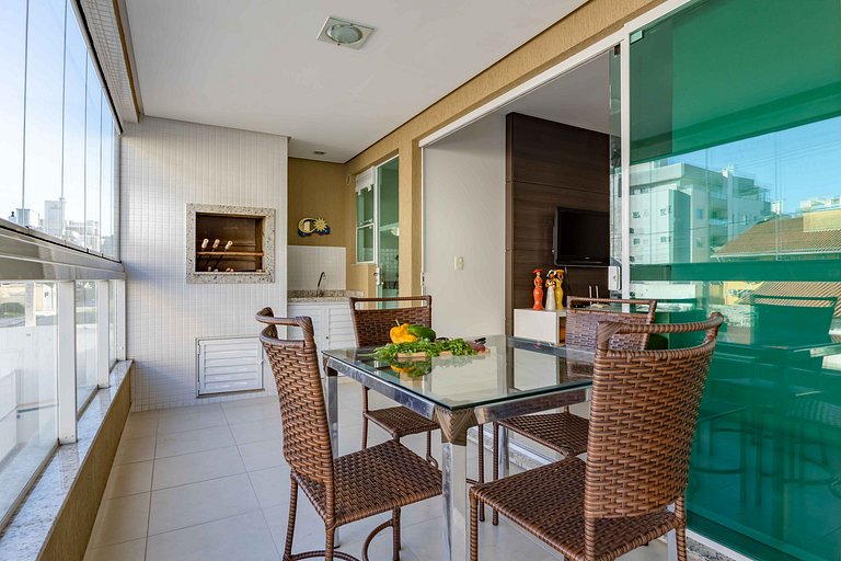 Amplo Apto Bem Localizado a 200 metros da Praia