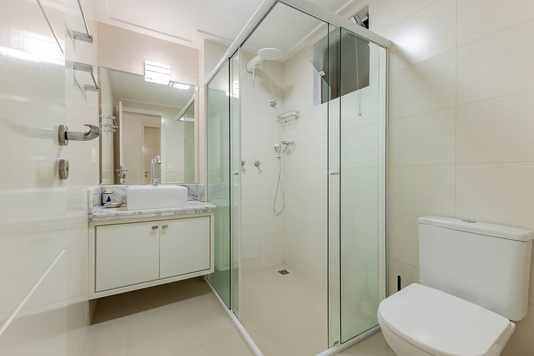 Amplo Apto Bem Localizado a 200 metros da Praia