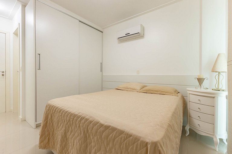 Amplo Apto Bem Localizado a 200 metros da Praia