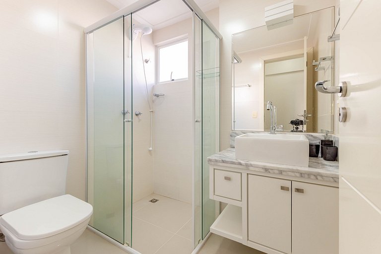 Amplo Apto Bem Localizado a 200 metros da Praia