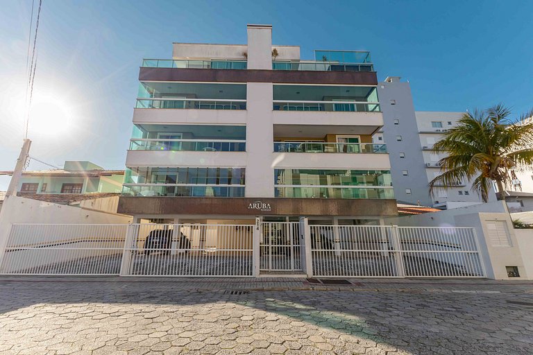 Amplo Apto Bem Localizado a 200 metros da Praia