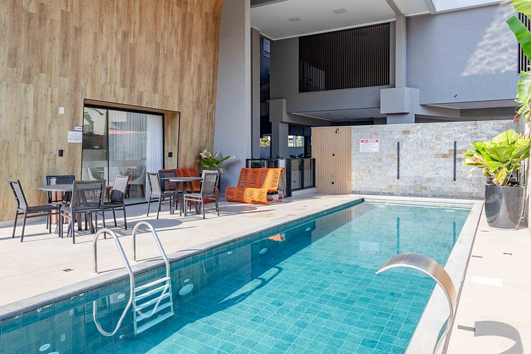 Belíssimo Apto a 120 metros do Mar com Piscina