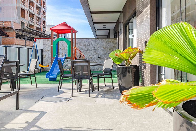 Belíssimo Apto a 120 metros do Mar com Piscina