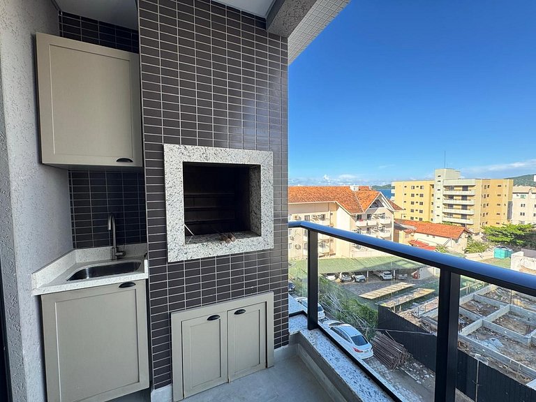 Belíssimo Apto a 120 metros do Mar com Piscina