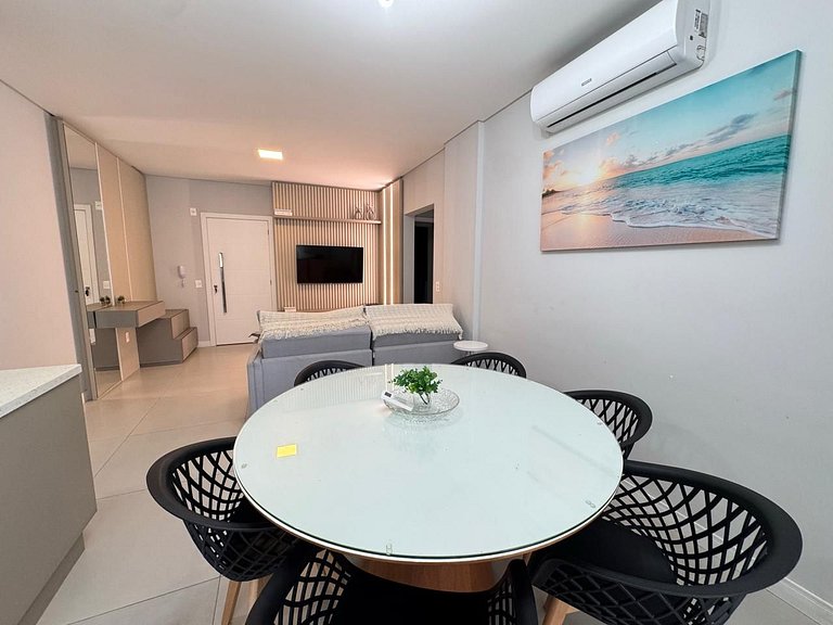 Belíssimo Apto a 120 metros do Mar com Piscina