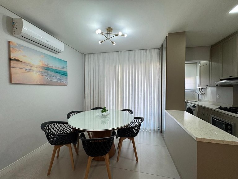 Belíssimo Apto a 120 metros do Mar com Piscina