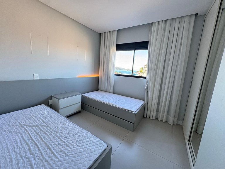 Belíssimo Apto a 120 metros do Mar com Piscina