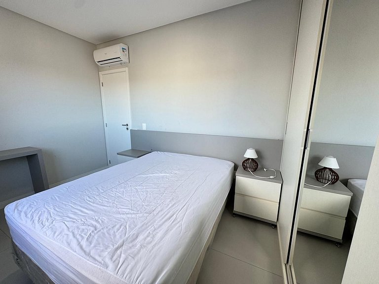 Belíssimo Apto a 120 metros do Mar com Piscina