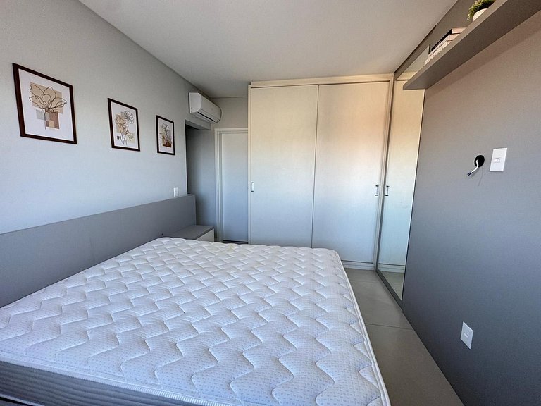 Belíssimo Apto a 120 metros do Mar com Piscina