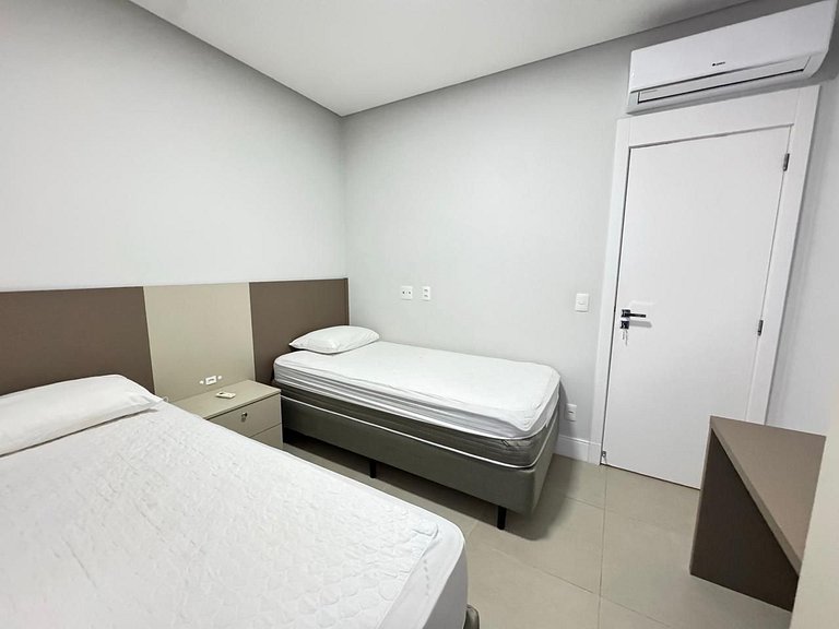 Elegante Apto a Poucos Metros da Praia de Bombas