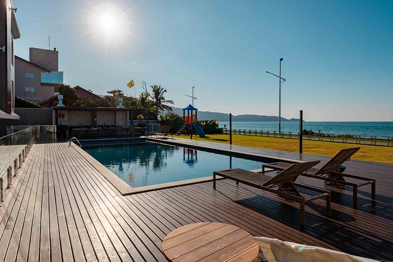 Apartamento Luxuoso Frente Mar na Praia de Bombas