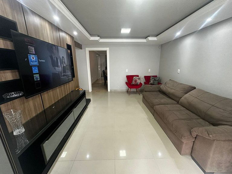 Exclusiva Casa Com Piscina, Em Bombas