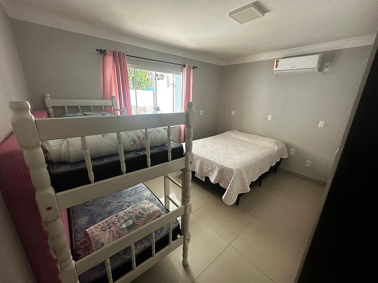 Exclusiva Casa Com Piscina, Em Bombas